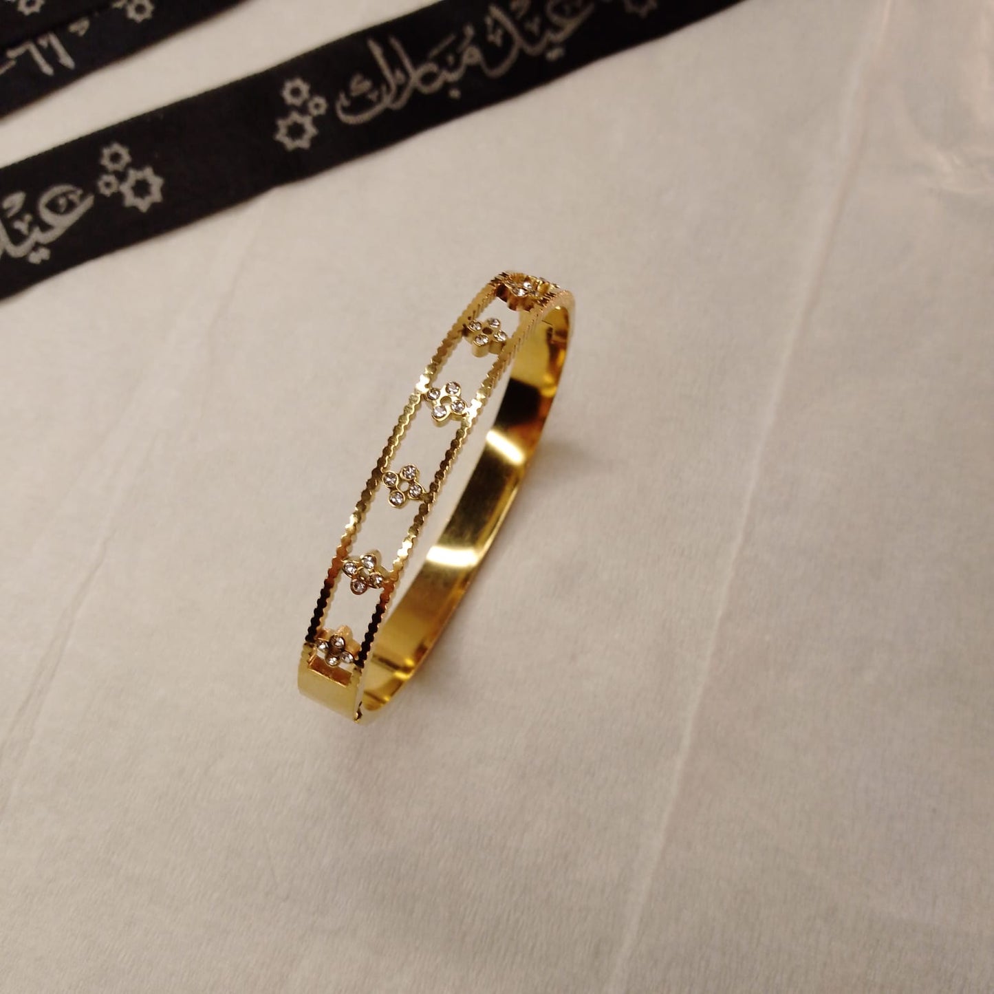 Royal Clover Handcuff