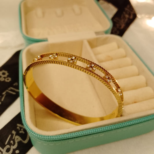 Royal Clover Handcuff