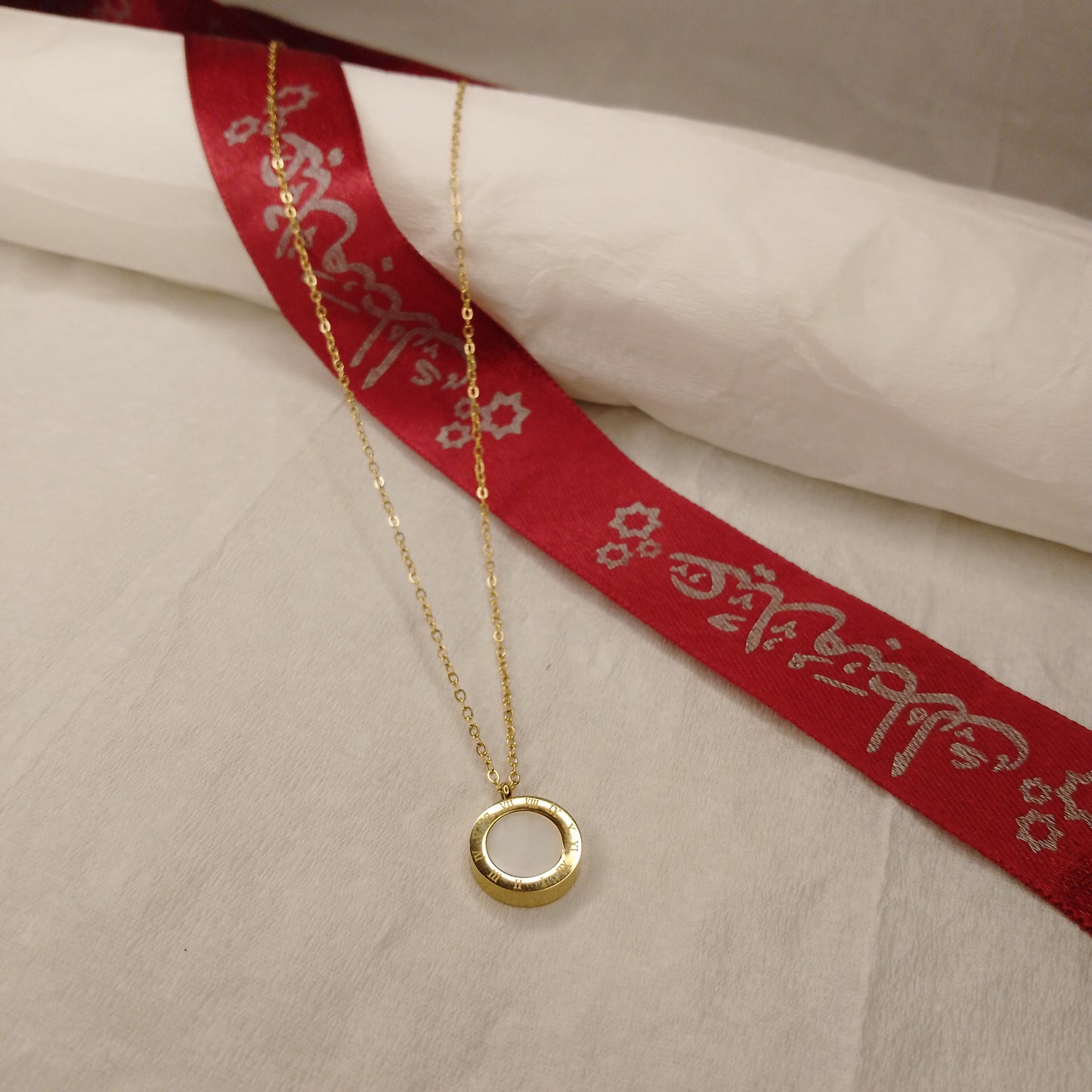 Round black and white pendant