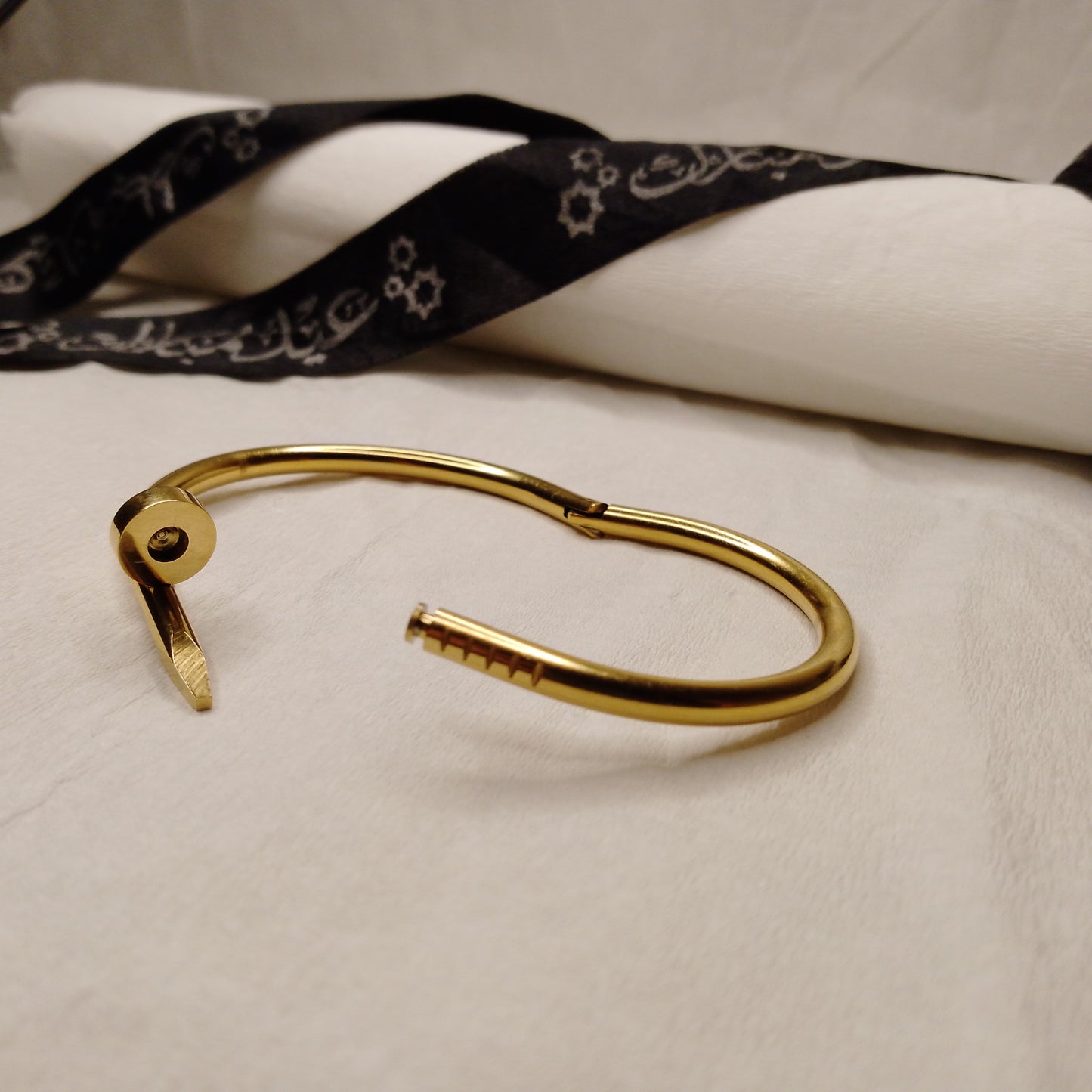 Golden simple nail style handcuff