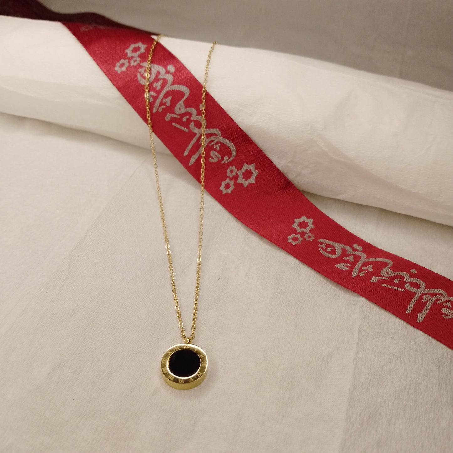 Round black and white pendant