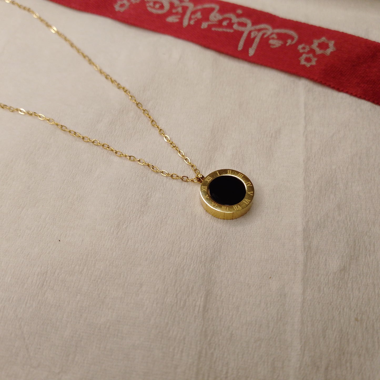 Round black and white pendant
