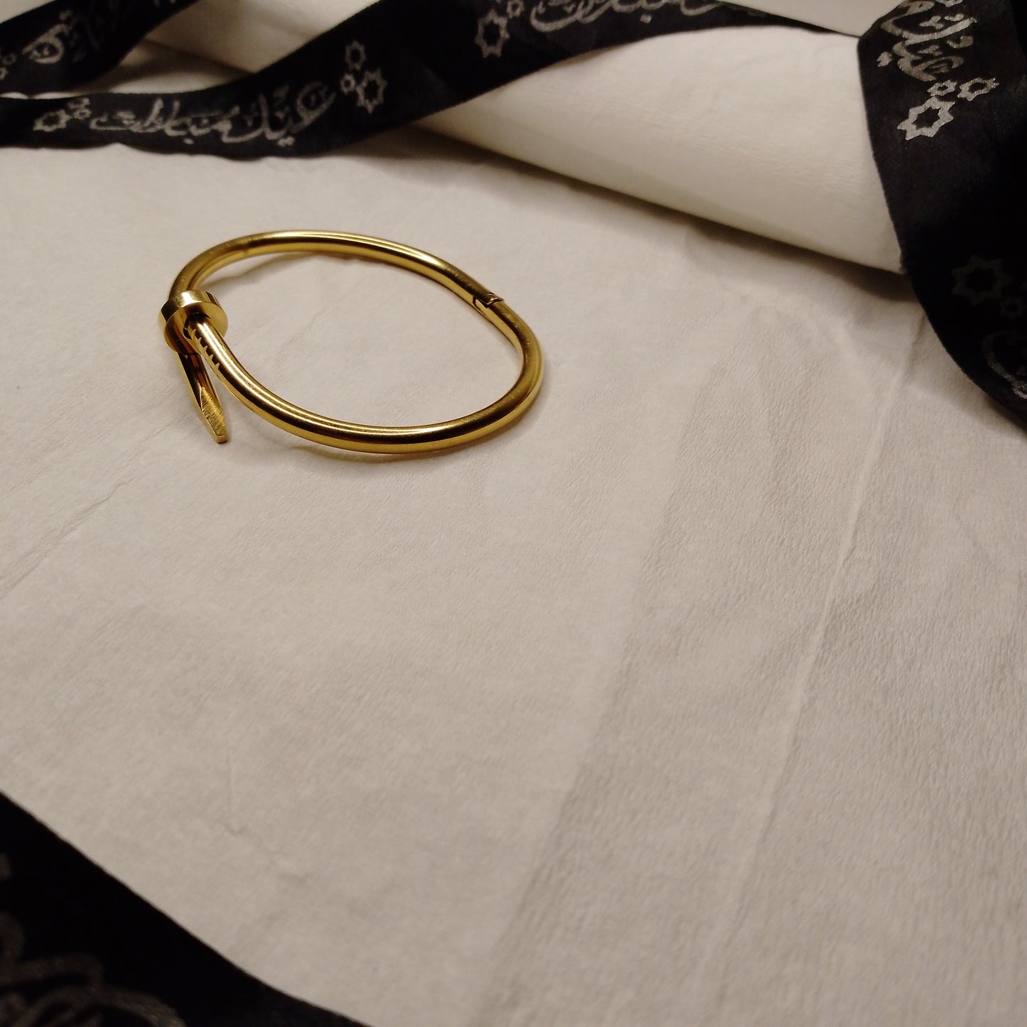 Golden simple nail style handcuff